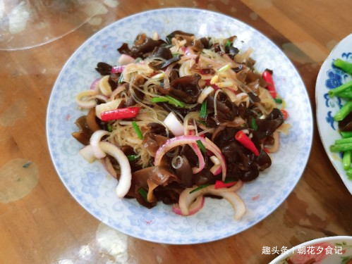 晚餐|节日不下馆子,妈妈准备200元的晚餐,分量足,家人都吃好