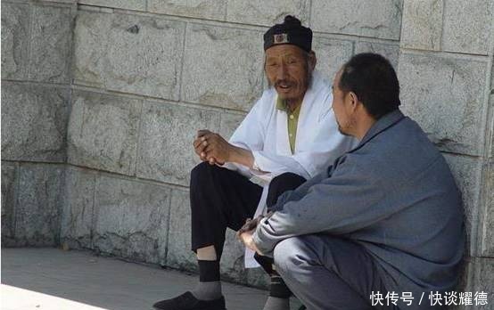 街上|原来街上有那么多算命先生，为何现在却不见踪影，都去哪了？