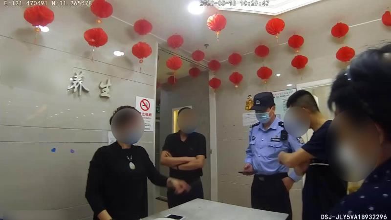 取款|锦旗+1！8旬老太取款22万欲充值保健套餐，民警三次出警保住她的养老钱