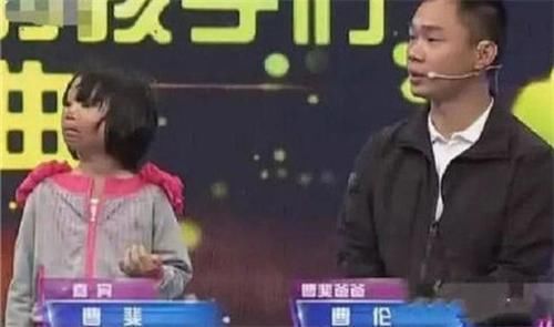 同学|女孩因一直戴“头套”上学,受尽同学嘲笑,摘下头套后众人沉默了