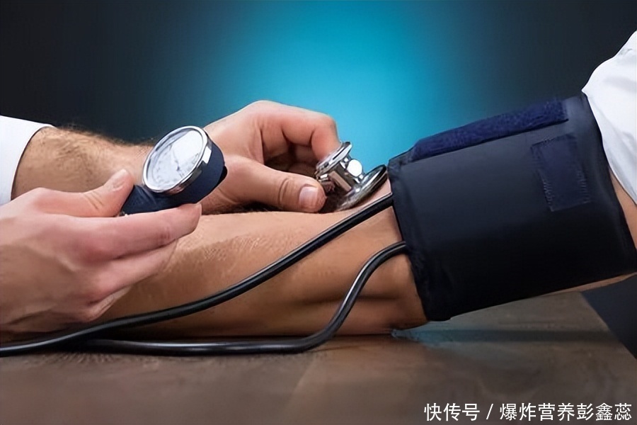 怎样测量血压才能确定是高血压(如何测量血压最精准？提醒高血压人：常犯这2个错误，结果不准确)