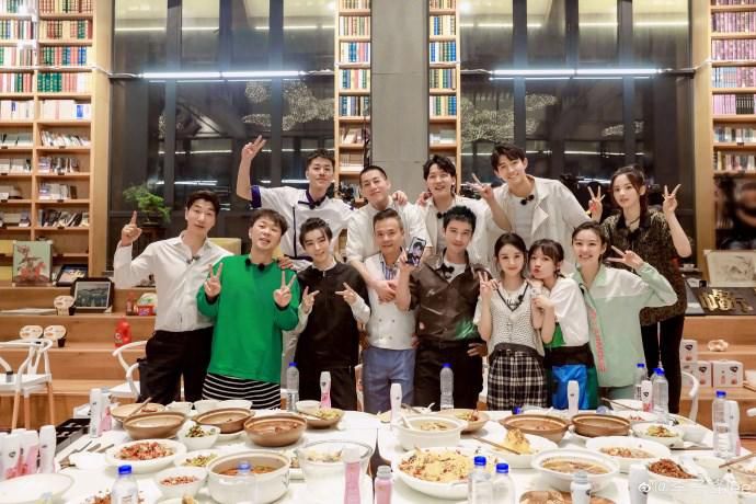 王俊凯|李子峰王俊凯《中餐厅》同框 网友:又来追小凯吗?