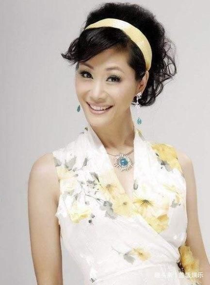 歌手|55岁歌手于文华近况曝光！皮肤白皙状态佳，吃生菜馒头蘸酱显朴素