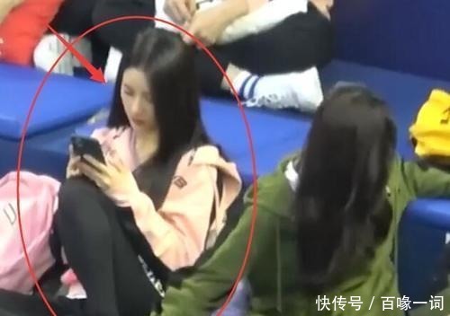 们两|刘些宁早年参加《超新星运动会》,看清邻座是谁,娱乐圈真是一个