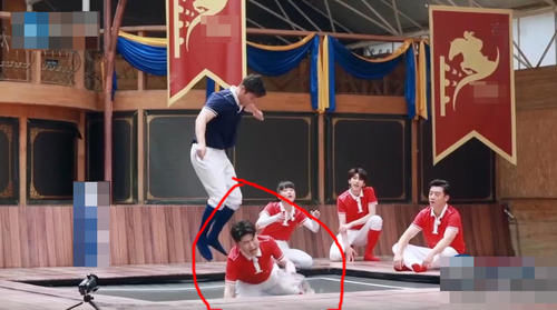  嘉宾|《奔跑吧》节目中首次，男嘉宾遭导演怒怼，女嘉宾却又怒怼男导演