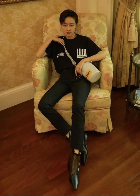 心动|焦俊艳挺有“男人样”，穿一身机车装帅气亮相，女生看了也心动