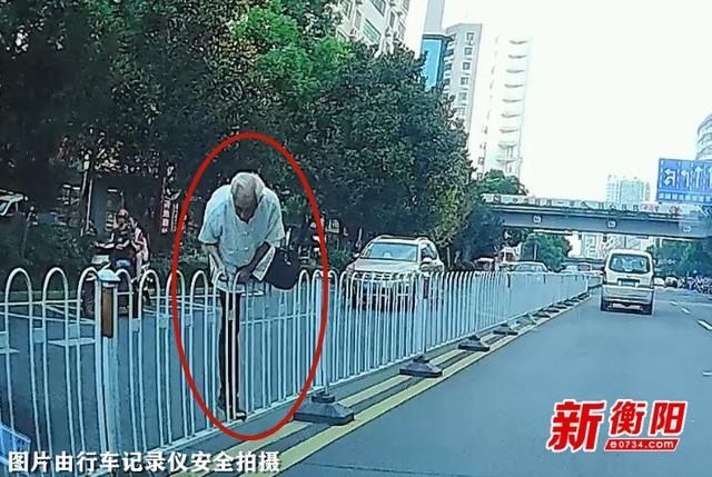 隔离护栏|向不文明行为说“不”：“衡阳群众”举报你们“跨栏”过马路
