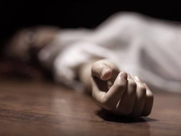 悲愤|父母买不起智能手机给女儿上网课，14岁少女悲愤自杀身亡
