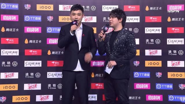 月光|王者荣耀月光搞笑采访，梦泪还有可能上场，用实际行动内涵林教练