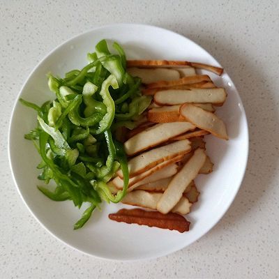  夏日|#夏日消暑，非它莫属#【下饭菜】辣椒炒豆干