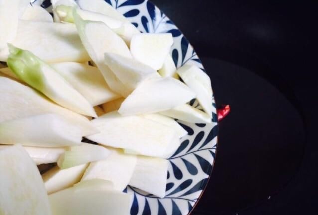 比肉|这道菜含有17种氨基酸，油焖吃下饭又营养，比肉还好吃！