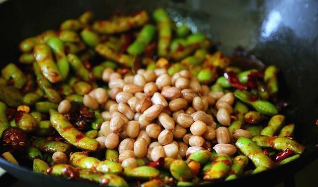  秋季|这道菜含钙量比牛奶还高，秋季最下饭毛豆做法，吃多滋补不长肉