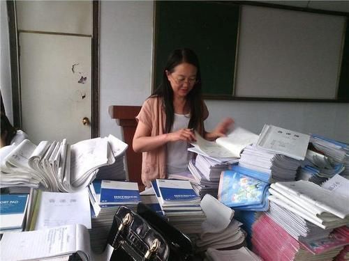  孩子成绩|“班主任是自己亲爸妈是啥感受”“试卷还没发，我已挨打了”