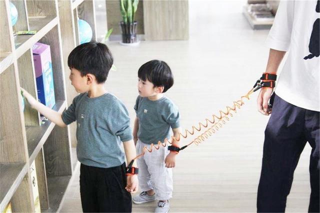 称赞|小女孩玩耍时意外触电,路过孕妇搭救,被称赞:教科书式的反应