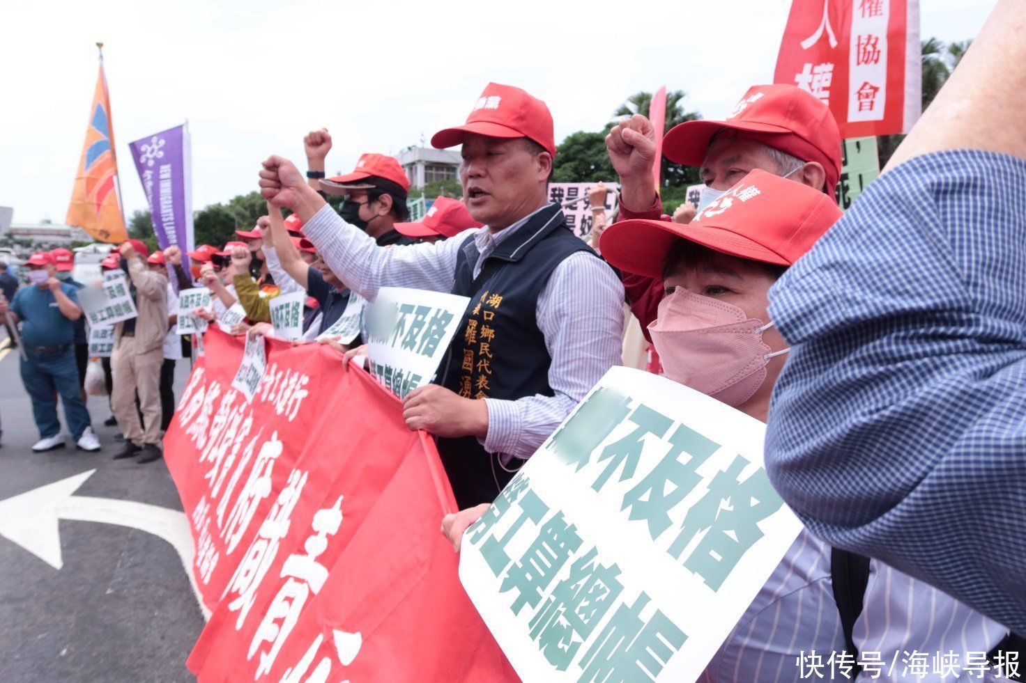 找民进党算总账！台湾劳工大集结，近4000人上街抗议