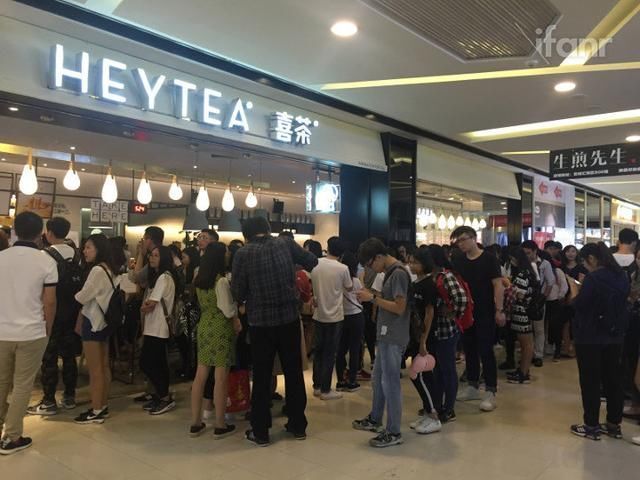 星巴克|越来越贵的喜茶和奈雪,能成为「中国星巴克」吗?