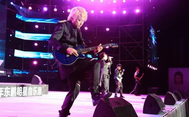  永夜极光乐|30岁中年男人“一事无成”，还配玩音乐吗？