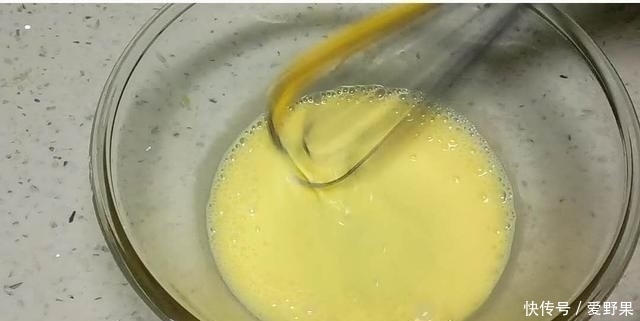  蛋糕|用平底锅就能做出很绵软无油、低糖的蛋糕饼，大人小宝宝都可以吃