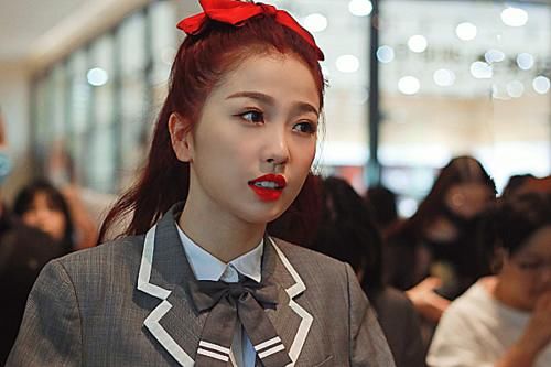  观众满满|THE9穿《青2》制服，去央视录制节目，中文团名有创意