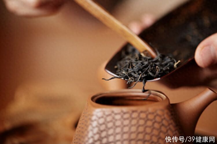 科学合理的喝红茶时间(喝茶延寿“实锤”？研究发现红茶与死亡率关系：每天2-3杯可延寿)