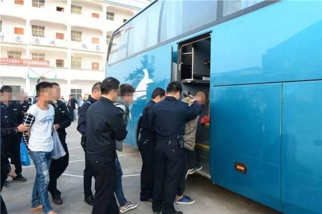 兄弟|5人死刑、5人无期!黄氏三兄弟贩毒团伙一审宣判!