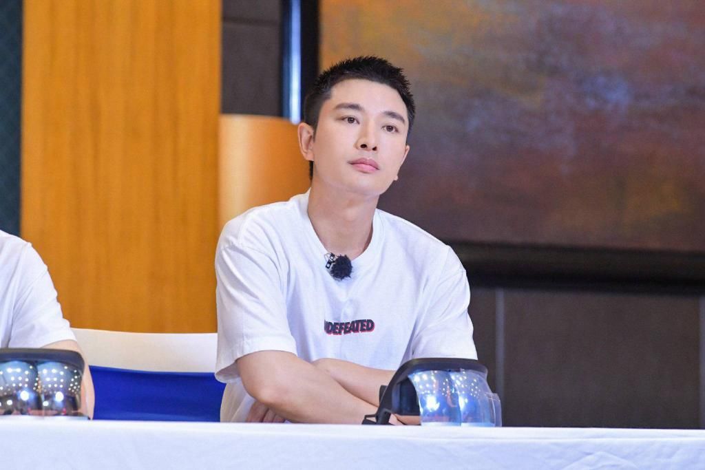  分钟|邓伦雷佳音《极挑》上演无间道获赞，贾乃亮却在最后5分钟破功