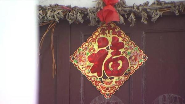 老太|“天降”一万六！老太一觉醒来，身边多出两沓钱