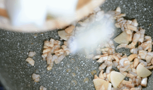 炒炒|夏天吃它最为应季,翻翻炒炒就能出锅,简单快手又好吃