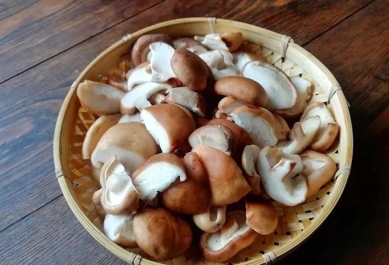 没放|香菇和土豆这样做，一点肉也没放，好吃到停不下来