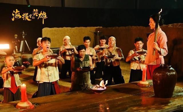  演员|央视《海报里的英雄》首播观众反响热烈，但主持人为啥要用演员？