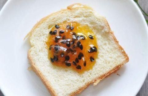  冲水|百香果最正确的吃法，才不是拿来冲水喝，真正吃对的人没几个