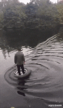 大哥|搞笑GIF:大哥,这是什么肉,感觉很好吃的样子