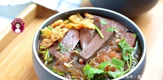 柔嫩|三伏天没胃口?吃1碗鸭血粉丝汤,咸鲜柔嫩开胃,从里到外的畅快