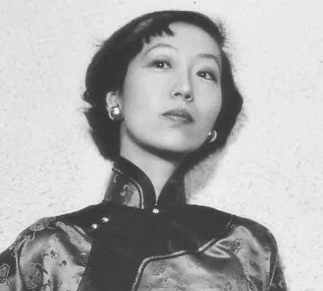 相杀|张爱玲:我们与母亲总是,一边相爱又一边相杀