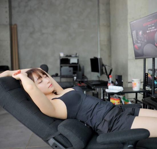  伊织|日本COSER伊织萌拍摄电竞椅代言美照 女孩子打游戏也超猛
