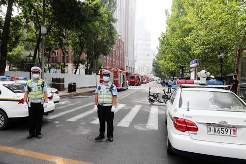  交警|交警巡查发现火情 “火”速处置消除隐患