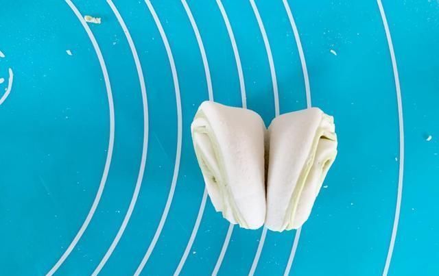 详解|白绿双色花卷做法,详解2种面团配方,再笨也学得会