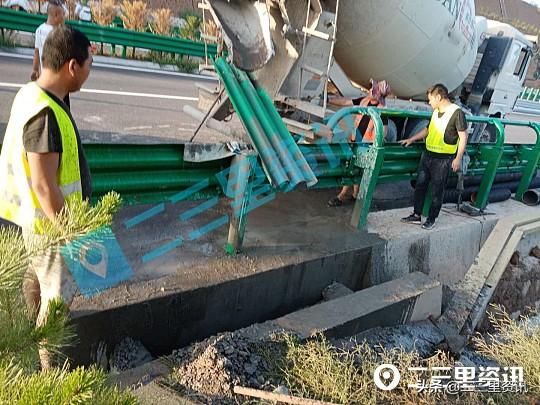  路基|绥延高速路基塌陷一个大坑 雨水顺着大坑从居民窑洞里冲出