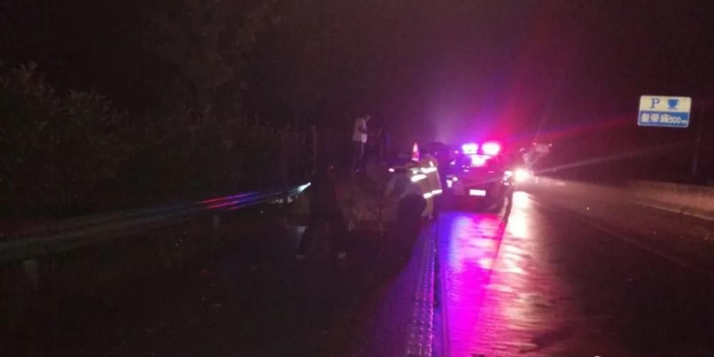  事故|临颍：一轻型货车和一拖拉机发生追尾事故，造成107国道路面堵塞