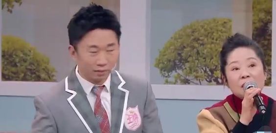 杨迪|杨迪妈妈把华晨宇叫成宇晨,谁注意华晨宇的反应简直承包我一年笑点