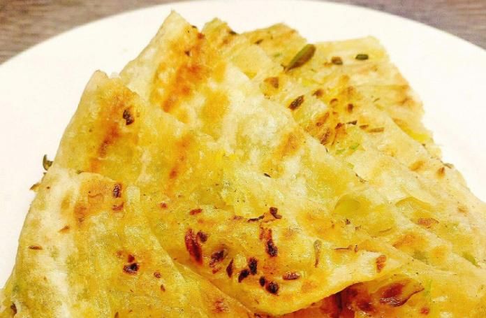  在家|儿子想吃葱花饼，掌握这窍门自己在家也能制作，口感筋道还简单