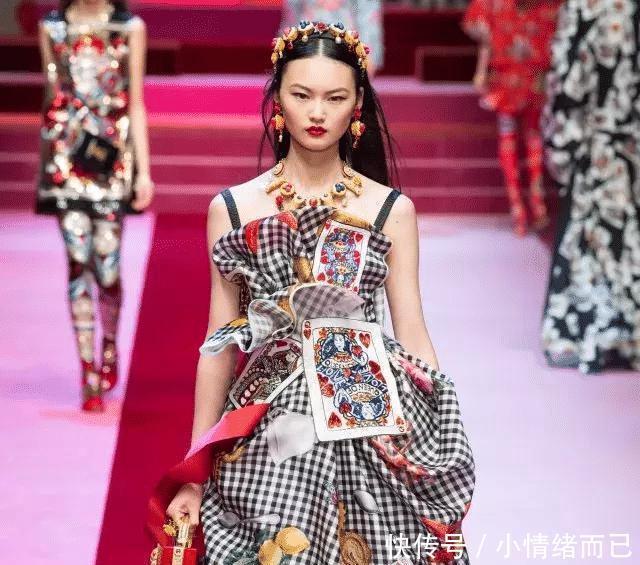 东方|全球4大最美“大圆脸”超模 米兰达·可儿第1, 她被誉为“东方瓷娃娃”!