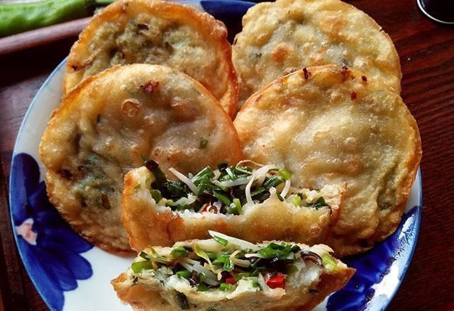 面糊|别再揉面做韭菜饼了,教你手不碰面做法,出锅皮薄如纸,又脆又香