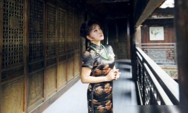  刘晓庆|刘晓庆再演少女，看她的颜值和身材以及最新造型，她能胜任吗？