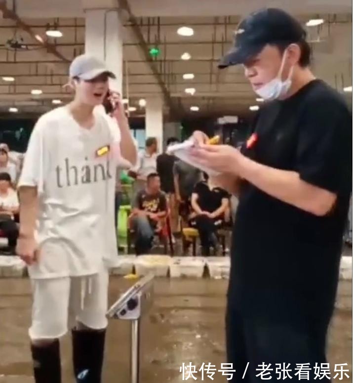 拆台 邓超晒录制综艺午休照,鹿晗黄渤陈赫抓螃蟹后累瘫,工作室拆台晒照引大笑