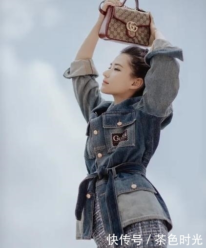  千金|何超莲号称最美千金，穿薄纱连衣裙名媛气质出众，真给三房长脸了