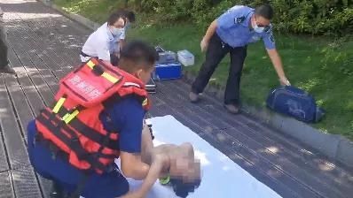  名男孩落水|贵阳两名儿童在公园玩水，一人溺亡……别让悲剧重演