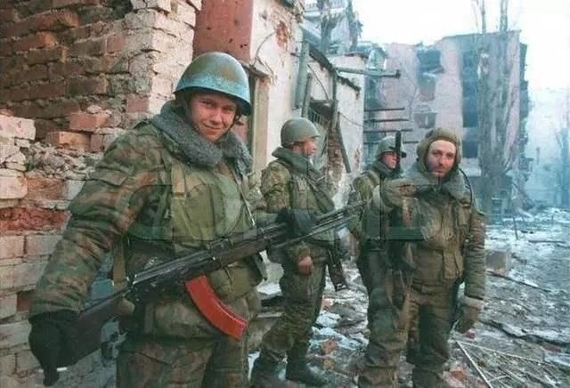 俄罗斯经济|20年即将过去,普京让俄罗斯更伟大了吗?现实是越来越穷兵黩武