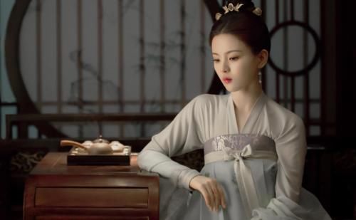 讲究|杨超越用嘴皮子斗图,却暴露了她不讲究个人卫生?