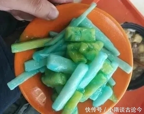 蒸蛋|大学生活的食堂挑战，第一个就猜不中，“蚂蚁蒸蛋”真不敢吃